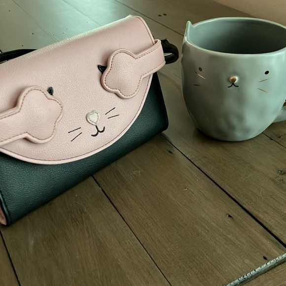 Betsey Johnson Pink and Black Peek a Boo Cat Wristlet Crossbody with Cat Mug - Picture 2 of 13